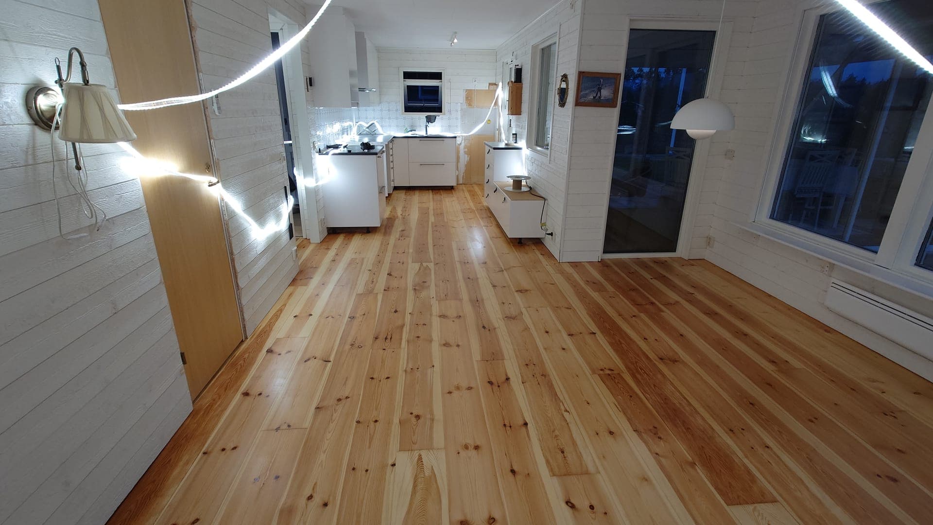 Polerat trägolv i kök